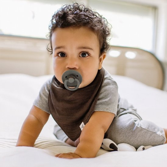 Doudou bebe intégré à la décoration d’une chambre enfant
