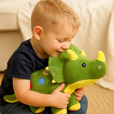 Peluche dinosaure apportant une ambiance chaleureuse à la chambre