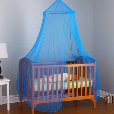 Ciel de lit bébé intégré à l’univers décoratif de la chambre