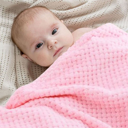 Couverture bébé en matière douce adaptée à l’univers enfant