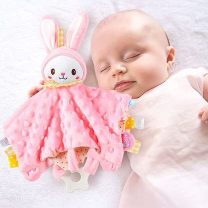 Doudou bebe posé dans une chambre enfant