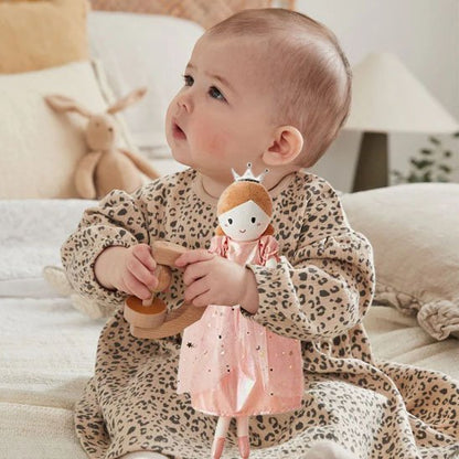 Doudou doux utilisé comme objet de réconfort pour bébé