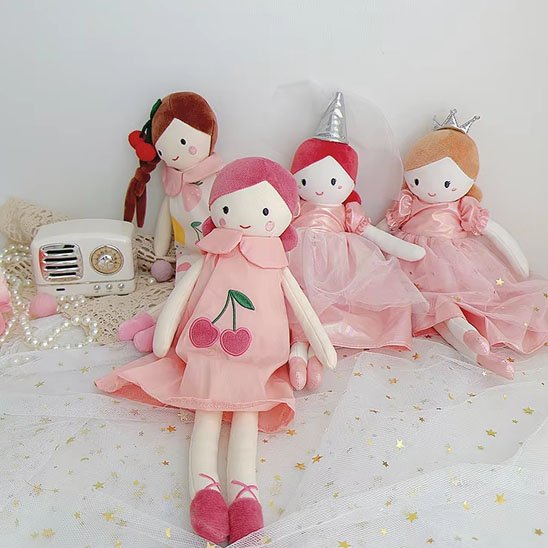 Doudou intégré à la décoration d’une chambre bebe