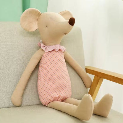 Doudou posé dans une chambre bebe