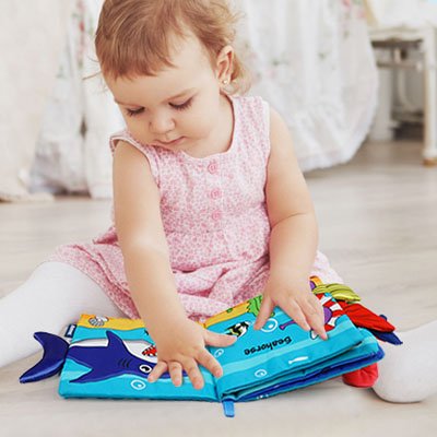 Livre bebe en tissus conçu pour l’éveil sensoriel