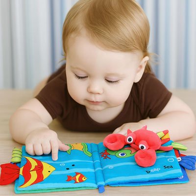 Livre bebe en tissus posé dans une chambre enfant