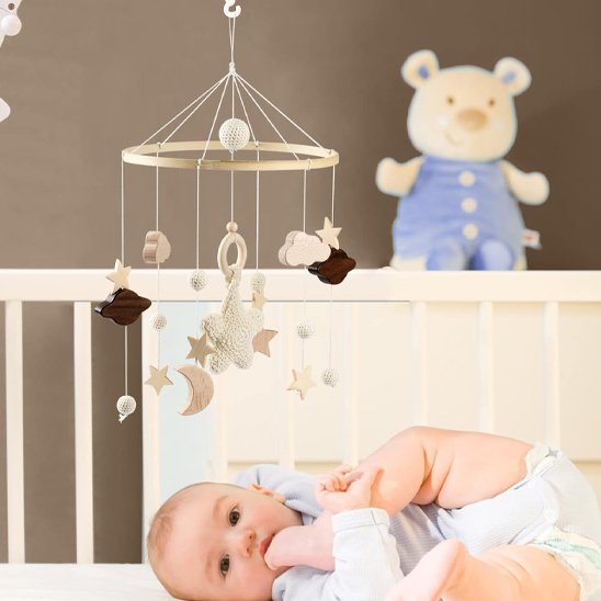 Mobile bebe  installé dans une chambre bébé