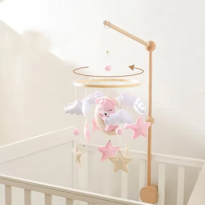 Mobile bebe installé dans une chambre bebe