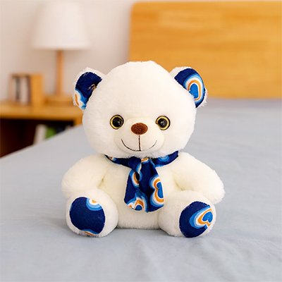 Ours en peluche apportant une ambiance chaleureuse à la chambre