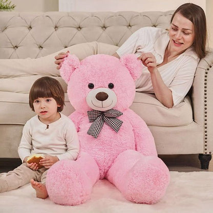 Ours en peluche apportant une ambiance ludique à la chambre