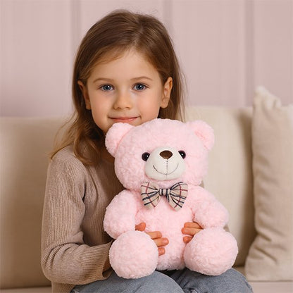 Ours en peluche servant de compagnon de jeu pour enfant