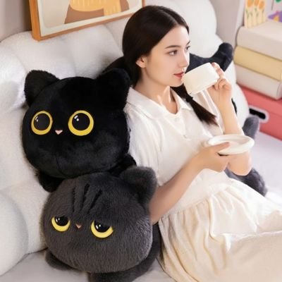 Peluche chat présenté comme doudou pour enfant
