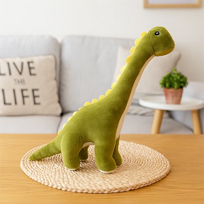 Peluche dinosaure au tissu doux, posé dans une chambre enfant