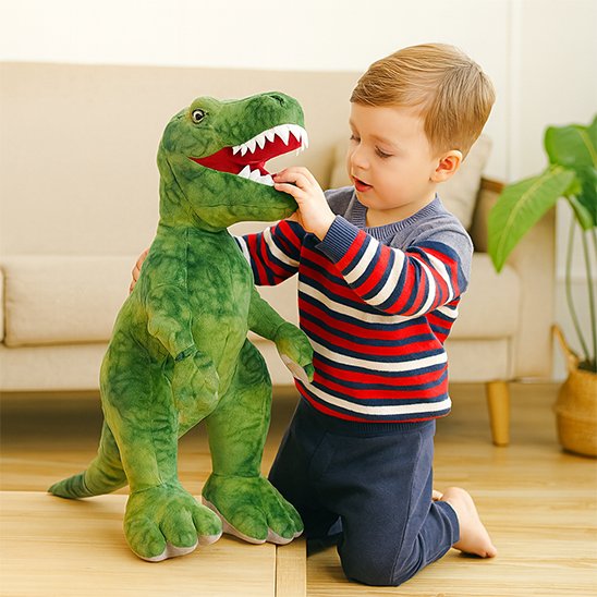 Peluche dinosaure douce utilisée comme doudou pour enfant