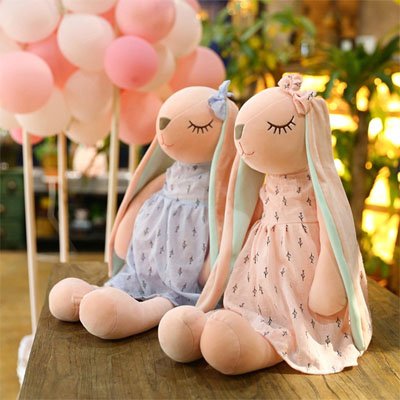 Peluche lapin pour chambre de bébé