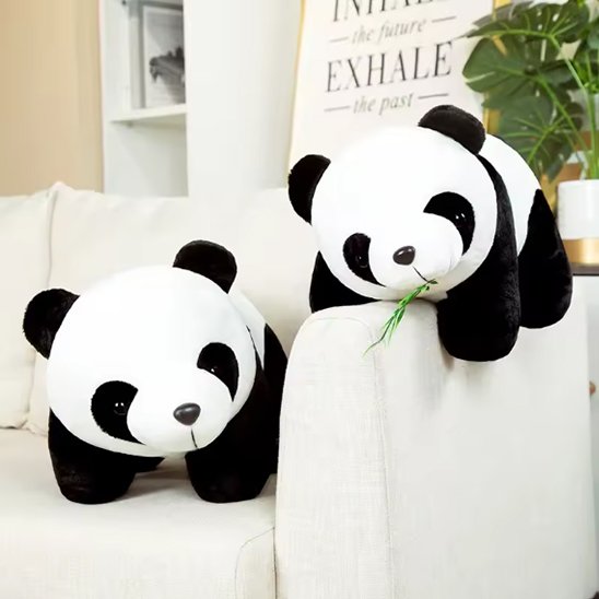 Peluche panda servant de compagnon de jeu pour enfant