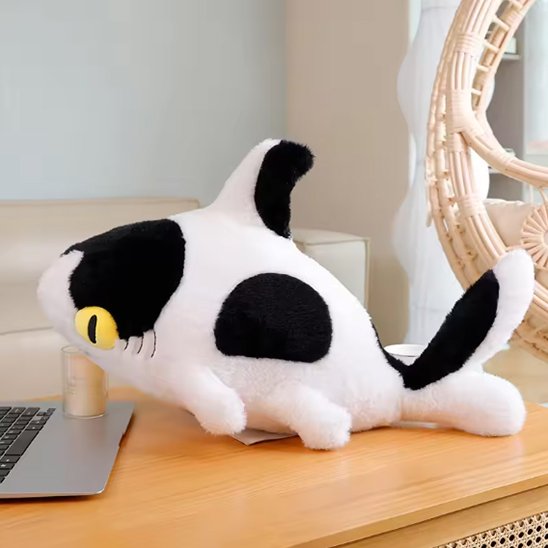 Peluche requin pour décoration de chambre bébé