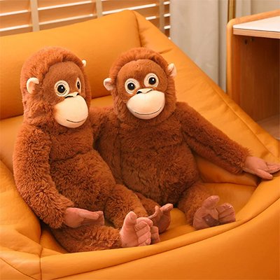 Peluche singe apportant une ambiance ludique et chaleureuse à la chambre