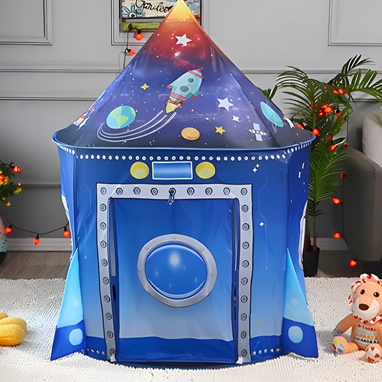 Tente enfant décorative dans un espace intérieur