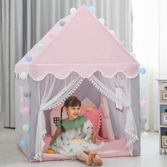 Tente enfant en tissu servant d’espace ludique et calme