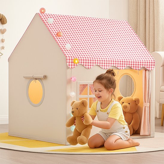 Tente enfant intégrée à une aire de jeu intérieure
