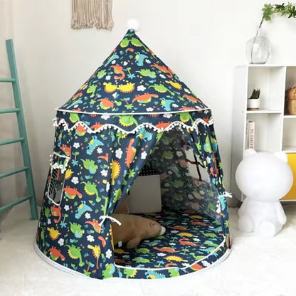 Tente enfant utilisée comme refuge calme dans une chambre