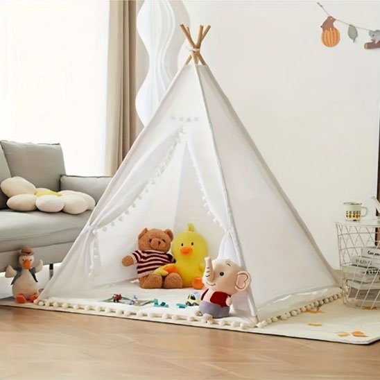 Tipi enfant en tissu servant d’espace ludique et calme
