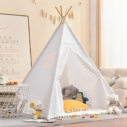 Tipi enfant installé dans une chambre pour créer un espace de jeu