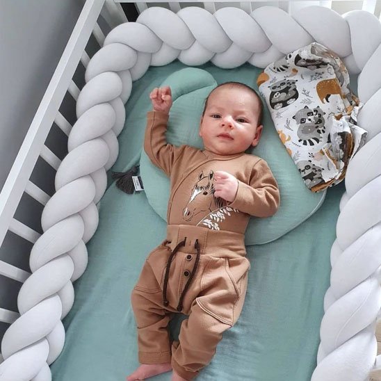 Tresse de lit en tissu utilisée comme élément décoratif