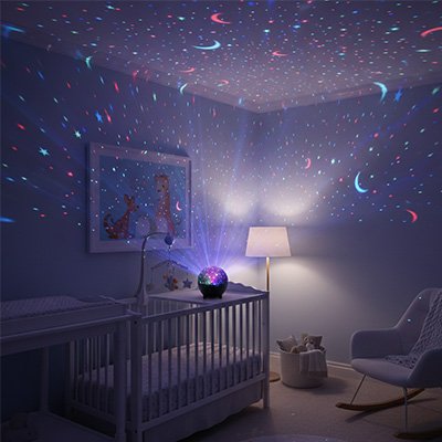 Veilleuse projection décorative installée dans une chambre enfant